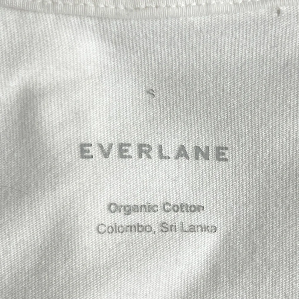 Everlane The Organic Cotton Slouchy V Neck in White - sz Small